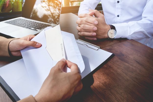 felmondás Felmondás