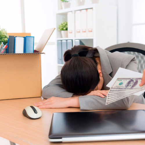 Mikor jár végkielégítés? Mekkora összegre lehet számítani?